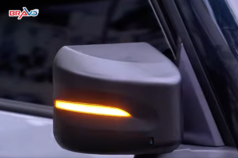 Tích hợp đèn xi nhan LED trên thân gương tăng khả năng nhận diện, dễ quan sát