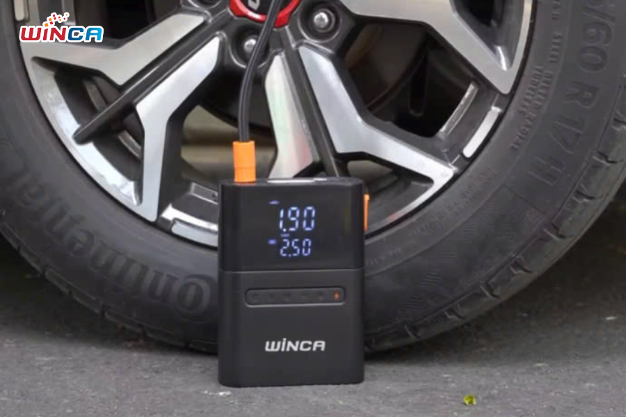 Bơm lốp kích bình T2000 pin khủng phù hợp cho những chuyến đi dài.