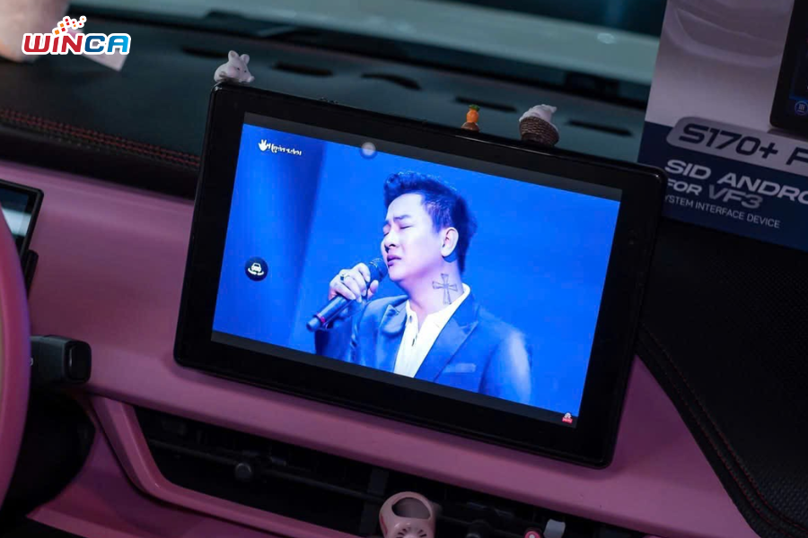 Màn hình Winca dành cho VF3 mang đến trải nghiệm giải trí phong phú, từ xem video, nghe nhạc hay, lướt web.
