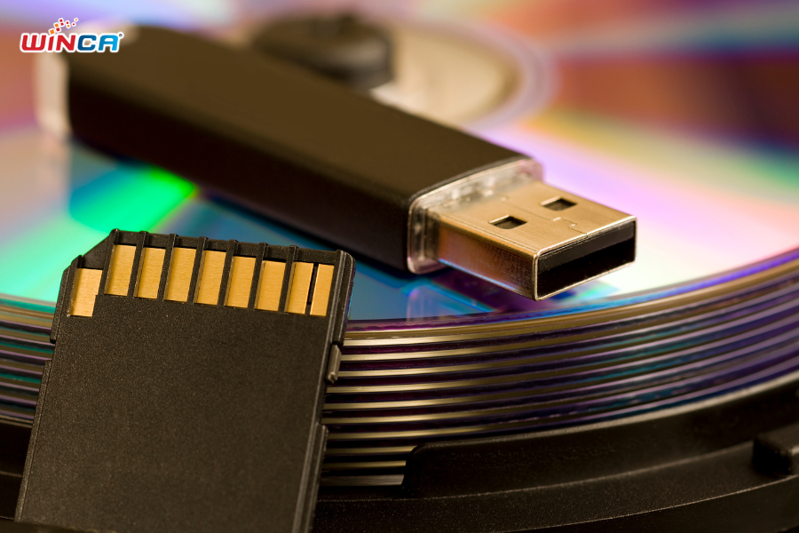 Một chiếc USB rẻ tiền cũng có thể làm màn hình ô tô treo bất ngờ